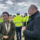 Isabel Pardo de Vera, a la izquierda, a su llegada a Cuevas esta mañana.