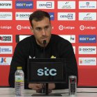 Fernando en sala de prensa para analizar la visita al Girona.