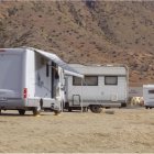 Imagen de archivo de autocaravanas en Cabo de Gata.