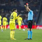 El colegiado vasco expulsó a Álex Baena.