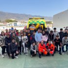 Estudiantes de FP del IES Santo Domingo con técnicos de Emergencias Sanitarias del 061, exalumnos del centro.