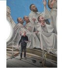 Andrés García Ibáñez junto a la obra plasmada en el Santuario del Saliente.