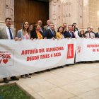 Juan Espadas, junto a alcaldes, alcaldesas y portavoces socialistas defendiendo la Autovía del Almanzora.