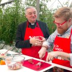 Hoy cocinamos con el obispo de Almería.