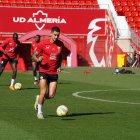 El central Chumi en el entrenamiento en el Estadio de los Juegos Mediterráneos.