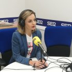 Maribel Sánchez durante una entrevista en los estudios de la Cadena SER Levante.