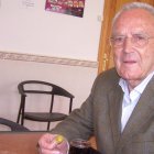 José Antonio Torres Sáez, en el bar del pueblo de Chercos, hace unos años.