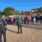 Guardia Civil y Policía Local junto a los voluntarios la mañana del jueves