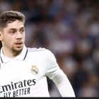 Fede Valverde esperó a Álex Baena.