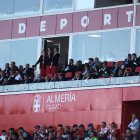 En el palco del Estadio de los Juegos Mediterráneos también se hacen las cuentas de la permanencia.