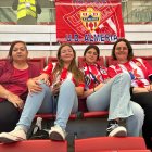 aficionadas del Almería en el Cívitas Metropolitano, rojiblancas 100%.