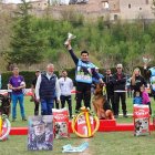 Skaiser y José Luis Oller en el pódium como ganadores del mundo.