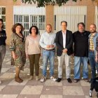 El alcalde de Fondón, Valentín Martín, junto al equipo de la UAL que se encargará de recopilar los testimonios de los mayores del pueblo.