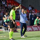 Rubi protestando al auxiliar en una jugada de la primera parte.