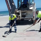 Los operarios veratenses ya trabajan en las playas para adecentarlas.