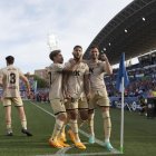 Celebración con los aficionados rojiblancos que se desplazaron al Coliséum.