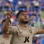 Luis Suárez celebrando el primer gol contra el Getafe en el Coliséum.