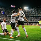 Locura en Mestalla con la remontada en la segunda parte contra el Valladolid.