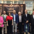 Fotografía de familia durante el acto celebrado en el Teatro Villa de Huércal-Overa.