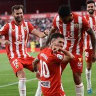 Embarba amplió la distancia en la segunda parte con un buen derechazo.