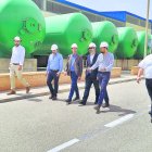 El subdelegado del Gobierno con el gerente de Acuamed, el alcalde de Carboneras y técnicos de la instalación.