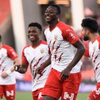 Sadiq no se olvida del Almería, de hizo 40 goles en dos temporadas.