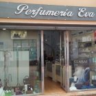 Perfumería Eva cierra sus puertas tras más de 50 años atendiendo.