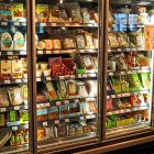 Lineal de un supermercado con comida preparada.