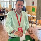 Archivo de Pedro Ridao acudiendo a las urnas este domingo 28 de mayo.