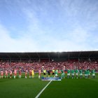 Equipo y afición se dan la mano para salvar la categoría en el campo del Espanyol.
