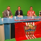 Mohamed El Assy, en el plató de El Desmarque de Interalmería TV.