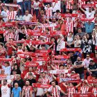 Afición rojiblanca durante un partido.