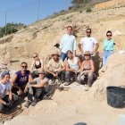 El equipo de la investigación y autoridades en el cerro, futuro Parque Arqueológico Bayra.