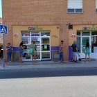 Cada día se forman colas para comprar el menú diario en establecimientos como, en este caso, Cocinarte.