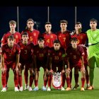El once de la Selección Española Sub-19 con el portero almeriense.