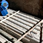 Los asaltantes reventaron esta reja de una ventana para entrar a la vivienda.