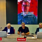 César García en la Universidad de Almería,escoltado por Antonio Torres y Santiago Alfonso. FOTO ELVIRA SÁEZ.