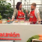 Un momento del cocinado de la alcaldesa de Almería.