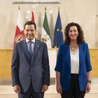 Juanma Moreno, presidente de la Junta, junto a María del Mar Vázquez, alcaldesa de Almería, en su visita a Almería