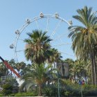 Comienza el desmontaje de la noria gigante de la Rambla
