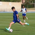 El defensa catalán da un paso más para competir en Segunda División con el Efesé.