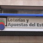 Cartel de una administración de Lotería.
