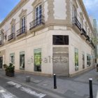 El local de la antigua librería Cajal, uno de los más caros del centro de Almería.