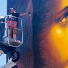 Moxaico trabajando en su obra \'La madonna\'.