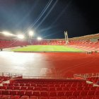 Vista general del Estadio dese el fondo sur. Mucho color rojiblanco.