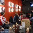 Los viernes y los lunes cuando juega el Almería muchos seguidores no van al campo.