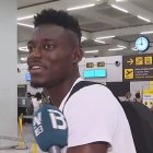 Iddrisu Baba captado por las cámaras de IB3 cuando iba a embarcar rumbo a Almería.