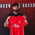 El portugués de 22 años ha cerrado su contrato con el conjunto bermellón.