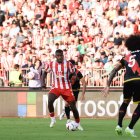 El lateral Akieme en el partido del pasado viernes ante el Rayo de Francisco en el Estadio de los Juegos Mediterráneos.