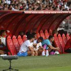 Melero en el banquillo sin poder ayudar a sus compañeros.